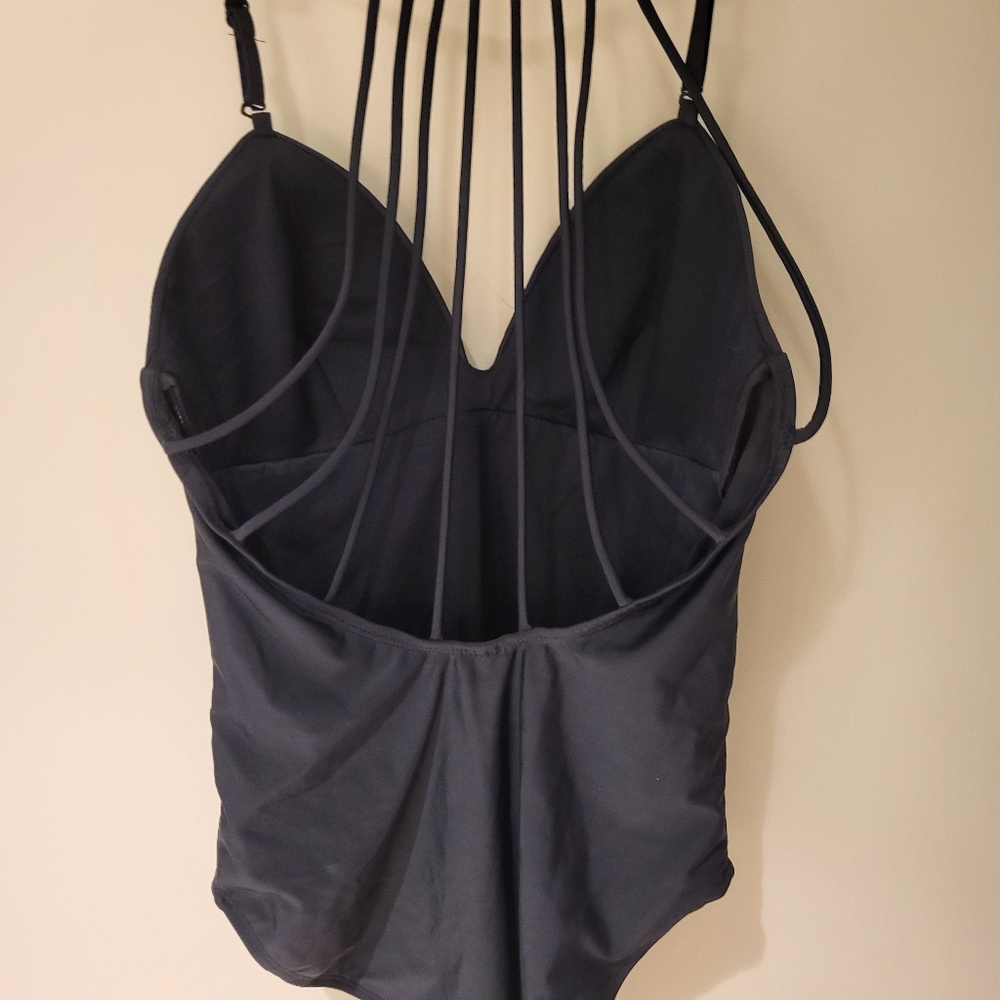 Beautiful One Piece - Picture 4 of 7